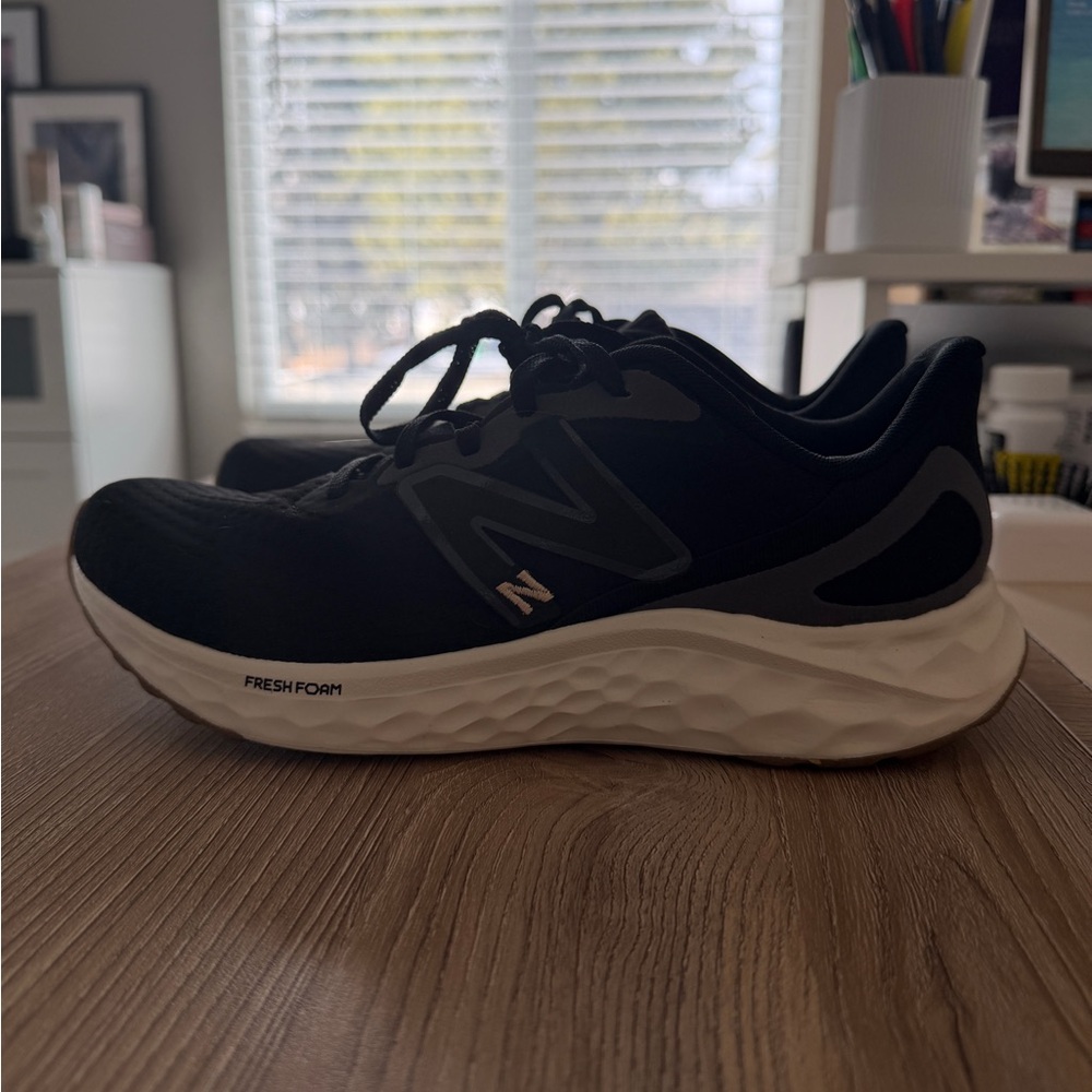New Balance - Fresh Foam Arishi v4 Running Shoes - Women’s - Black/White - 8.5 - Picture 2 of 9